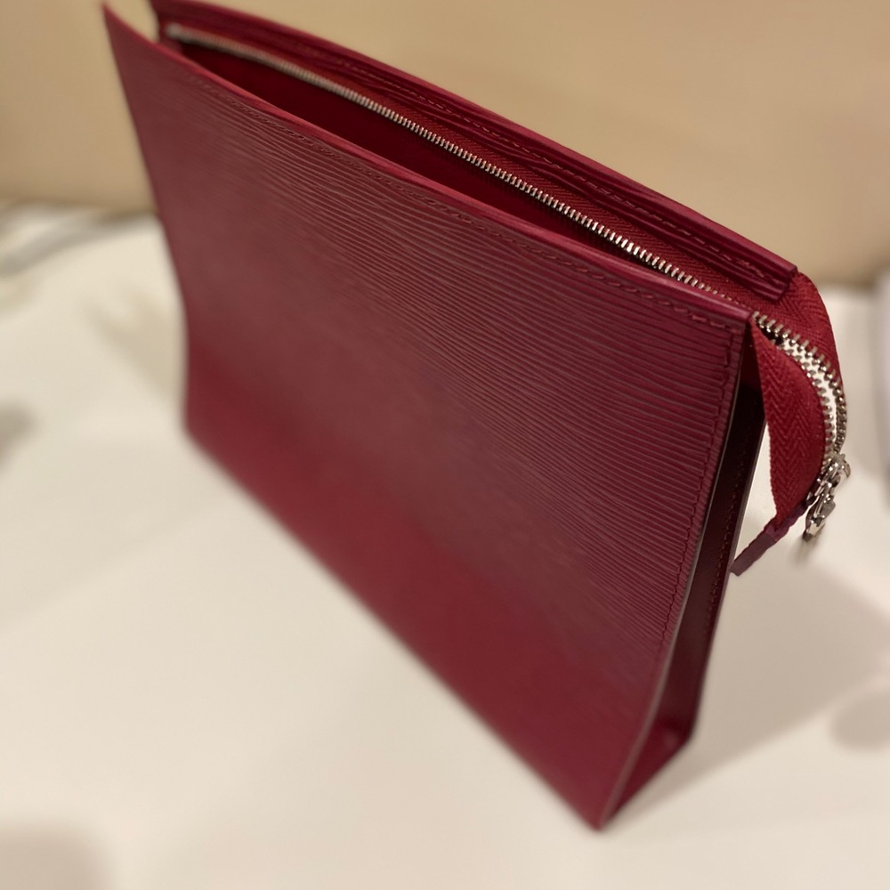 Louis Vuitton Toiletry Pouch 26 - Picture 6 of 7